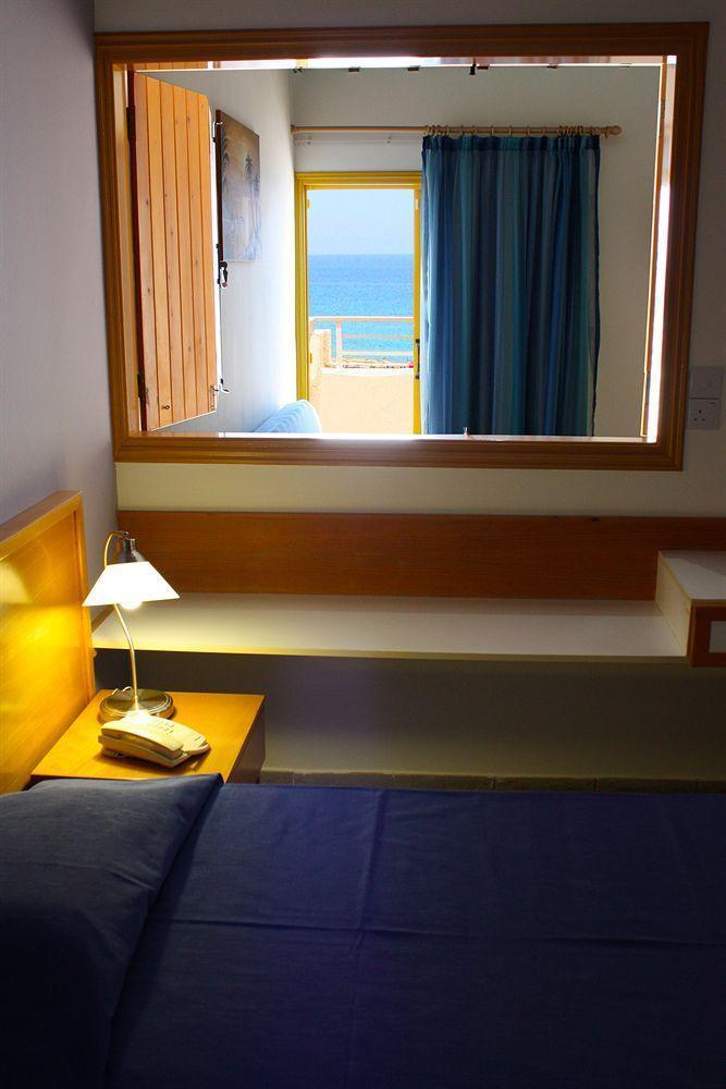 Myroandrou Beach Hotel Apartments Pernera Exterior foto